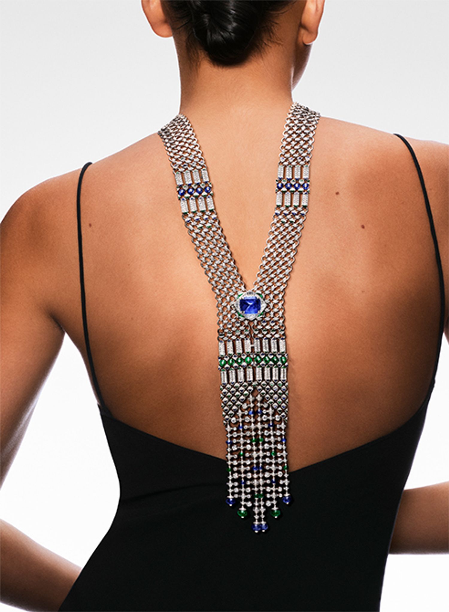 「セレス スカーフ ハイジュエリー ネックレス」©BVLGARI