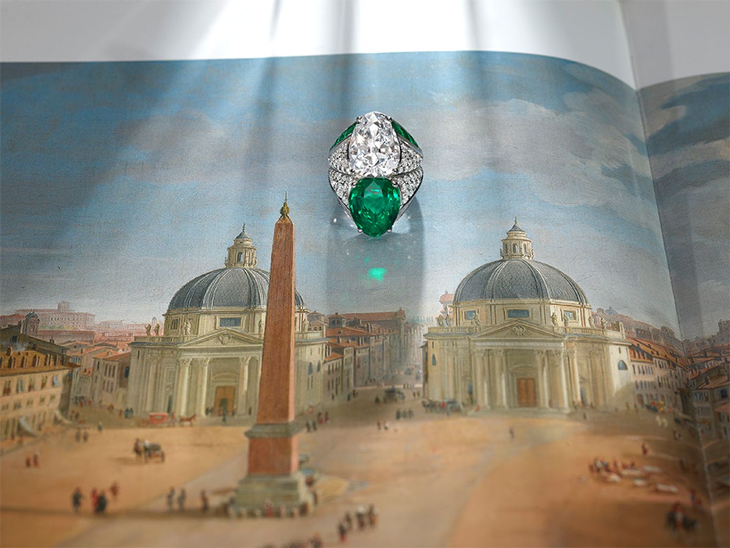 「インコントロ セグレート ハイジュエリー リング」©BVLGARI