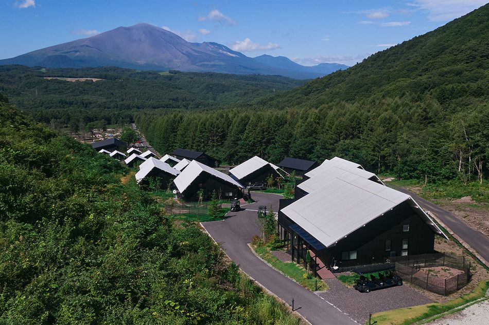 【北軽井沢】浅間山の絶景と「Nicolai Bergmann Flowers & Design」の花々に抱かれて。一棟貸しヴィラリゾート「あさま空山望」、癒しの滞在