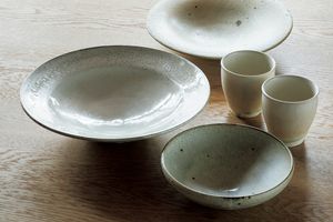 うつわ作家・下村淳さん　言葉や文化を超える軽やかなうつわたち