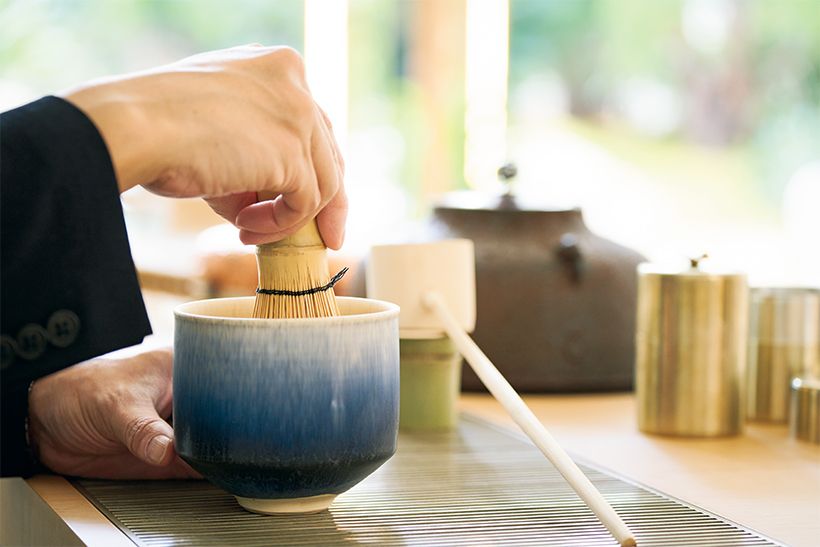 目の前で抹茶を点てるプレゼンテーションは代官山店のオリジナル。