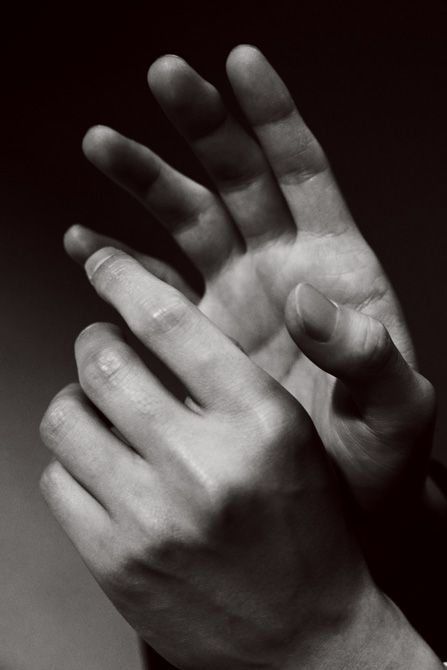 独創的なアレンジと超絶技巧で多くの人を魅了する音楽を作り出す、繊細かつ大胆な手。