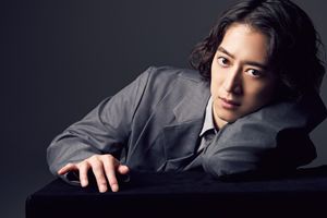 進み続けるピアニスト 角野隼斗さんインタビュー　異例の動員数を誇るコンサート演出とは