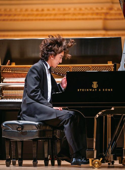 秋の日本公演ではヘルシンキ・フィルハーモニー管弦楽団との初共演。「シベリウスの交響曲の初演を多数行ってきた由緒ある管弦楽団との共演が楽しみ」（角野さん）