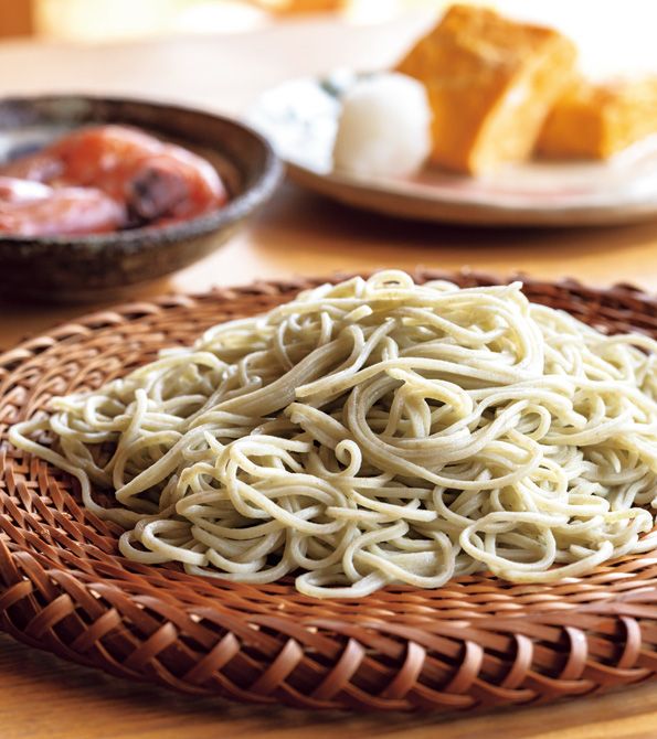 日替わりでそば粉の産地が変わる「もり」をはじめ、一品料理も充実。