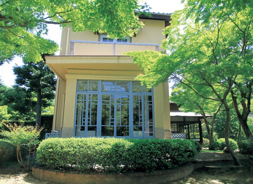 建物南の洋館側は個室席。