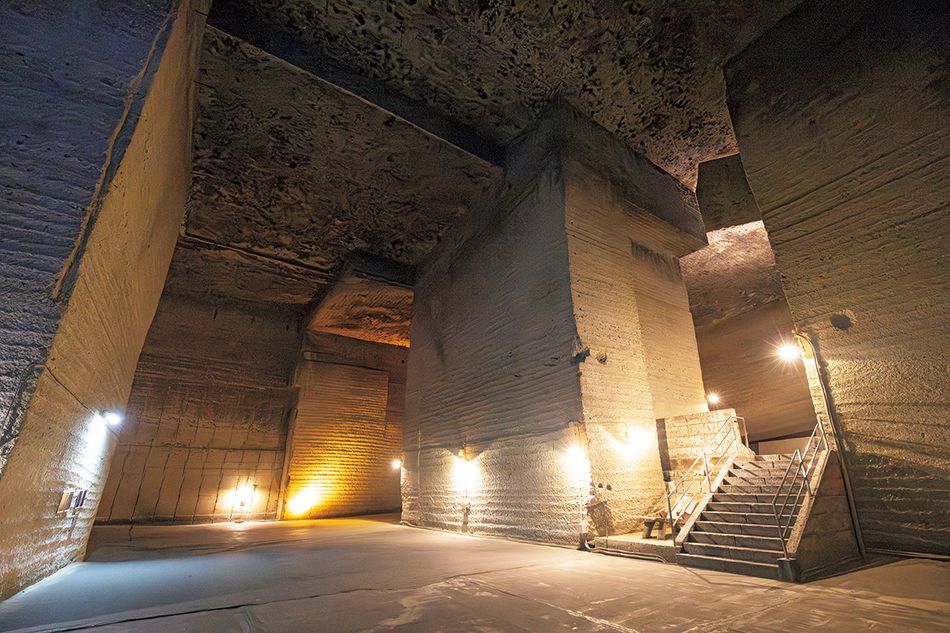 大谷石の地下採掘場跡「大谷資料館」。栃木が誇る石の観光名所