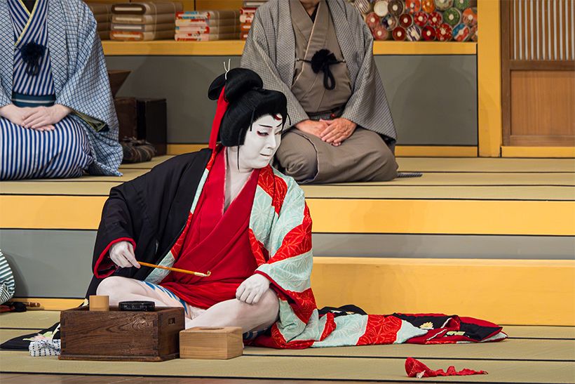 『弁天娘女男白浪 浜松屋見世先の場』での弁天小僧菊之助（八代目尾上菊五郎）　2025年5月歌舞伎座　©Naruyasu Nabeshima／KATEIGAHO