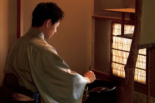遠州茶道宗家・若宗匠、小堀宗以さんと学ぶ　灰と炭に向き合う　第5回