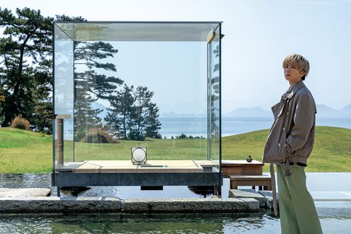 板垣李光人さん、世界中のアートファンを魅了する「ベネッセアートサイト直島」へ