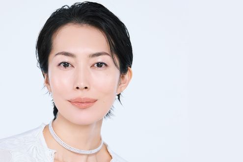 夏はメイク崩れを抑えるパウダーと仕上げのミストで、ツヤ感と持ちを両立