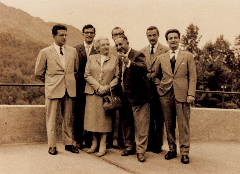 1961年の家族旅行の際のブチェラッティファ ミリー。マリオには5人の息子がいました。左 から、フェデリコ、ジョルジオ、妻のマリア、ルカ、 マリオ、ロレンツォ、そして2代目ジャンマリア。