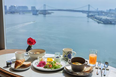 “光と海”に包まれる新クラブラウンジで上質な滞在を。ホテル インターコンチネンタル 東京ベイ