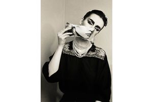シャネル・ネクサス・ホールで、英国の先駆的アーティスト リンダー・スターリングの日本初の回顧展開催中