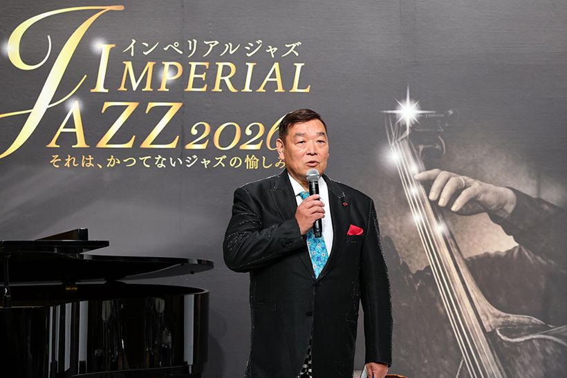 日本で最も長い歴史を持つビッグバンド「ザ・ブルースカイオーケストラ」のリーダーであり、ドラマーの奥田'スインギー'英人さん。