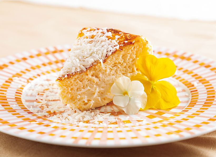 パルミジャーノ・レッジャーノの塩味が甘みと絶妙のコントラストをなす、3種のチーズを使ったチーズケーキ。