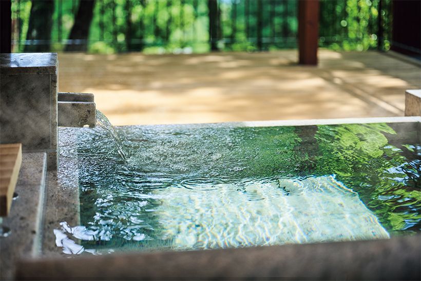 武田信玄の隠し湯と伝わる大塩温泉の運び湯。まろやかな湯が心地よい。