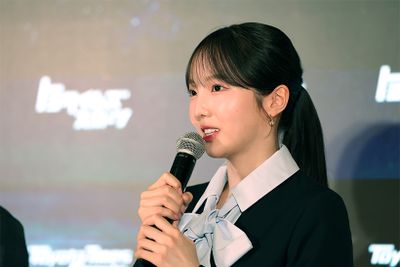 愛くるしい容姿に、確かなスケーティング技術と氷上での物語に観客を引き込む演技力。2016年世界ジュニア選手権で優勝するなど、早くから注目を集めていた本田真凜さん。フィギュアスケート界のアイドルとして絶大な人気を誇ってきたが、現役引退後の「ワンピース・オン・アイス」や「Ice Brave」などのアイスショーを通してさらに深化した演技を見せ、シングルスケーターとしてだけでなく、アイスダンサーとしての評価も高まっていた。