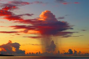 「余所の夕立」を気象学的に考える。近くの夕立のあと、蒸し暑くなるか、涼しくなるのか