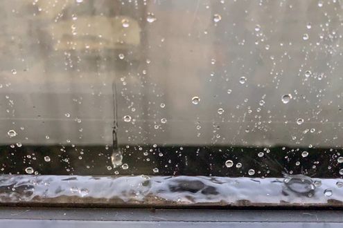 雨粒が王冠のように見える！ スマホのスロー撮影モードで美しい雨を撮ろう