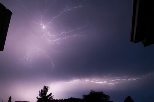 雷鳴が発生する仕組みとは？ 雷の音が聞こえる場所はすでに落雷の危険が