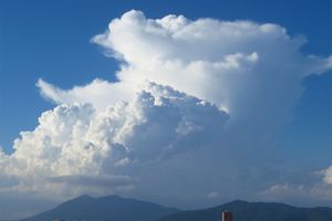 夏に出合いやすい「積乱雲」の中の世界とは？ 高度の違いによって異なる景色を解説