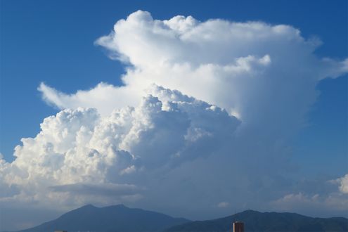夏に出合いやすい「積乱雲」の中の世界とは？ 高度の違いによって異なる景色を解説