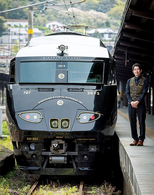 観光列車「36ぷらす3 青の路」の絢爛なプライベート個室で特別時間を
