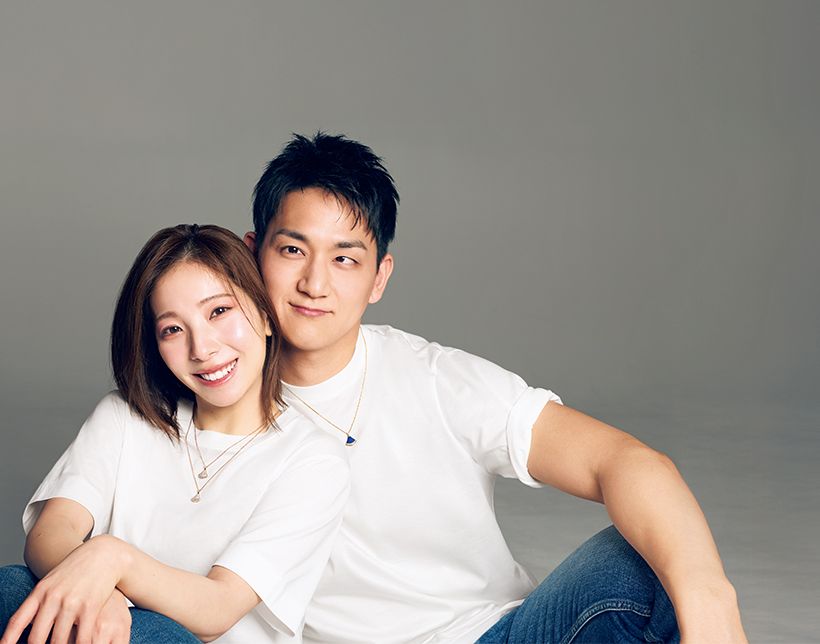 「普段ジュエリーを身につけることがあまりないので、今日は素敵な経験 ができました」と声を揃える二人。ブルーが好きという木原さんはラピス ラズリ、三浦さんはたおやかなマザーオブパールの「ディーヴァ ドリーム」ネックレスが、特にお気に入り。