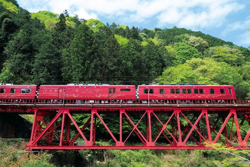 活気溢れる大阪から霊峰高野山へ誘う、新たな観光列車「GRAN 天空」