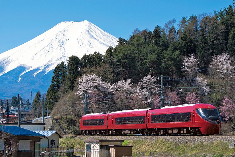 富士山麓電気鉄道 富士急行線（山梨県） 標高差約500メートルをかけ登る、富士山に一番近い列車。写真／ATROPOS〈ピクスタ〉