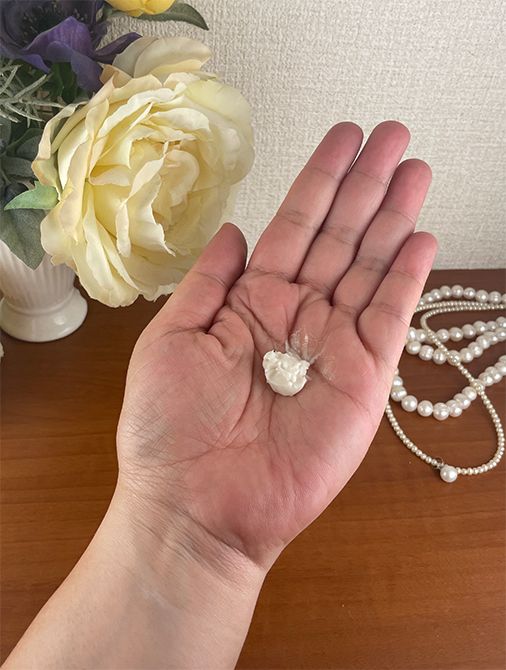 「軽やかな塗り心地でも乾燥しません。夏に向けて、オフィスでも寝室でもエアコンを多用する季節になりますが、とても快適に使えます」（ゆきのさん・写真も本人撮影）
