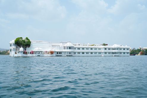 【インド 至高の旅⑦】【ウダイプル】湖上の宮殿ホテル「タージ・レイク・パレス」――東洋のヴェネチアで体験する極上のラグジュアリー