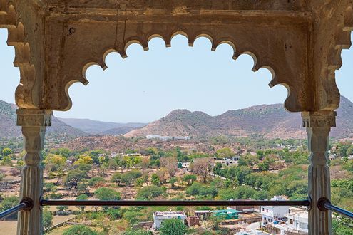 【インド至高の旅⑧】18世紀の城塞宮殿がラグジュアリーホテルに。ウダイプルの隠れ家「ラース・デヴィガー」で味わう、美食と癒やしの至高体験