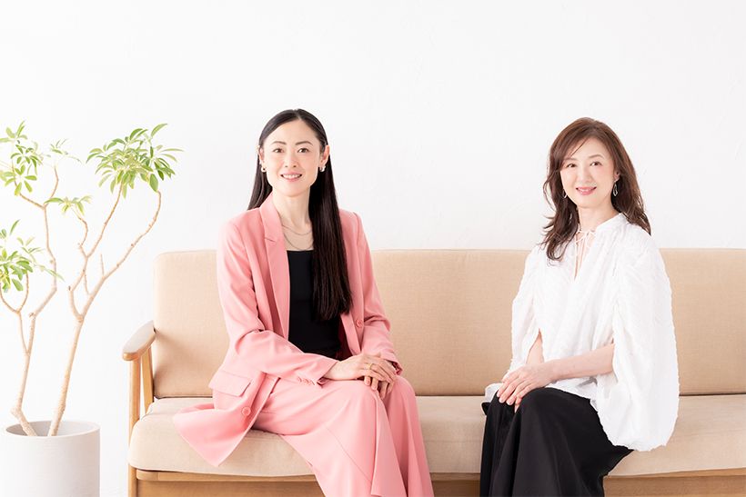 西野麻衣子さん（左）と赤間麻里子さん（右）