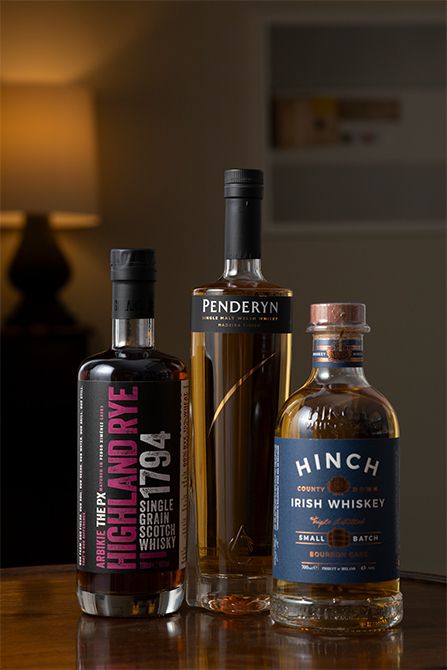 ウイスキーは左から、スコットランド産「Arbikie 1794」、ウェールズ産「Penderyn」、北アイルランド産「Hinch」。