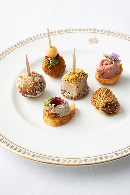 祝賀会のパーティ・メニュー全17種類のカナッペの一部。