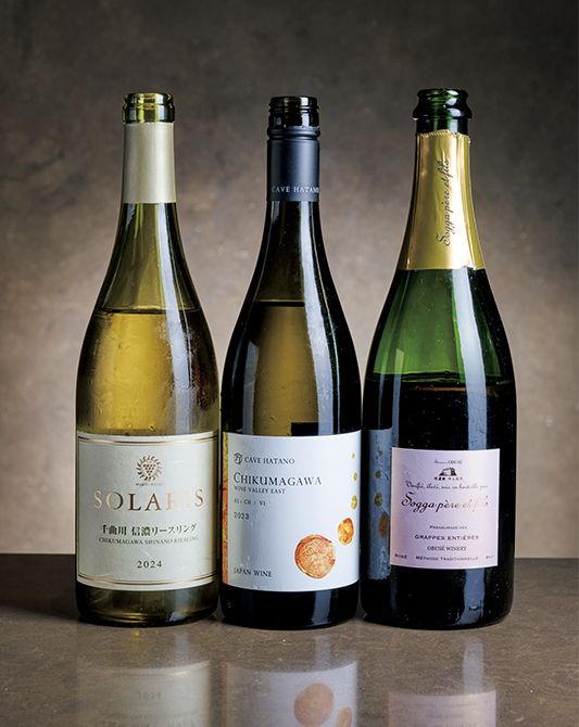 長野県産ワインが充実。左からマンズワイン「ソラリス 千曲川リースリング」、カーヴハタノ「千曲川 ワインバレー イースト」、小布施ワイナリー「グラップ アンティエール ロゼ」。