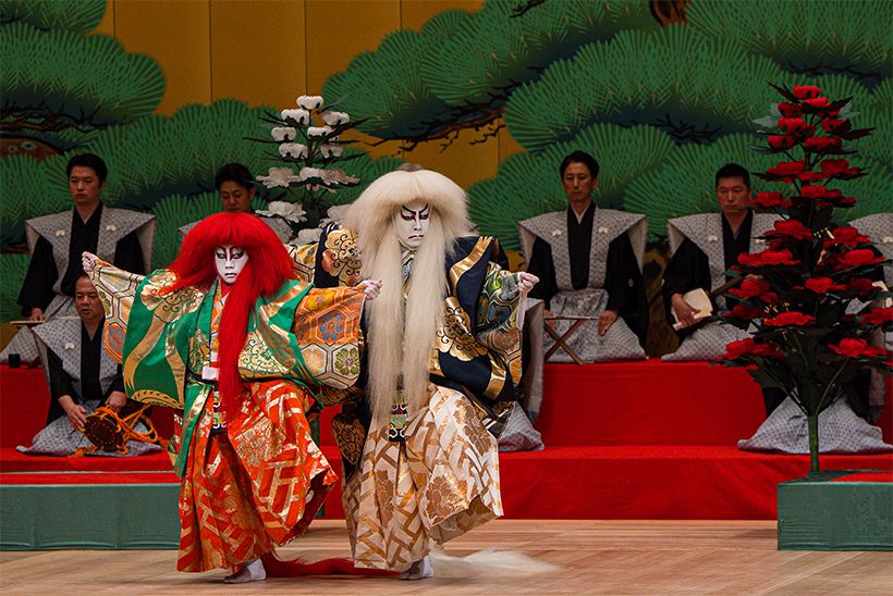 『連獅子』左から・仔獅子の精(尾上菊之助)、親獅子の精(八代目尾上菊五郎) 2026年6月博多座