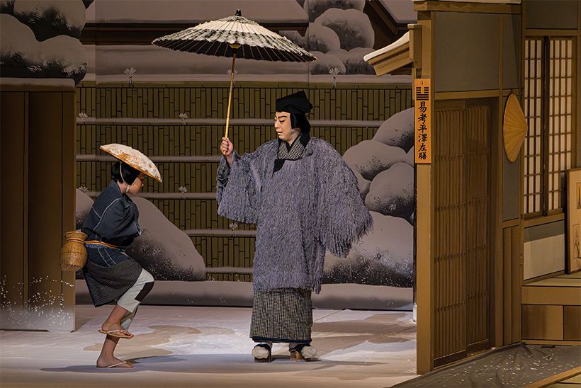 『鼠小僧次郎吉』左から・蜆売り三吉（尾上菊之助）、稲葉幸蔵（八代目尾上菊五郎）　2025年10月名古屋御園座