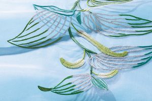 連載「絹糸に託すいのちの輝き」7月　日本刺繍作家・草乃しずかさんの半夏生