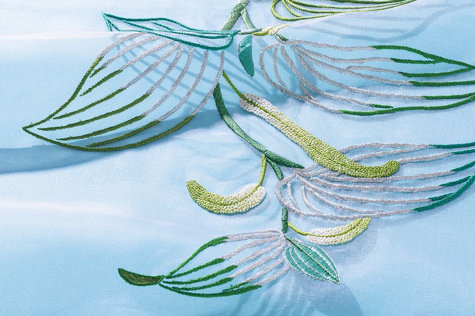連載「絹糸に託すいのちの輝き」7月　日本刺繍作家・草乃しずかさんの半夏生