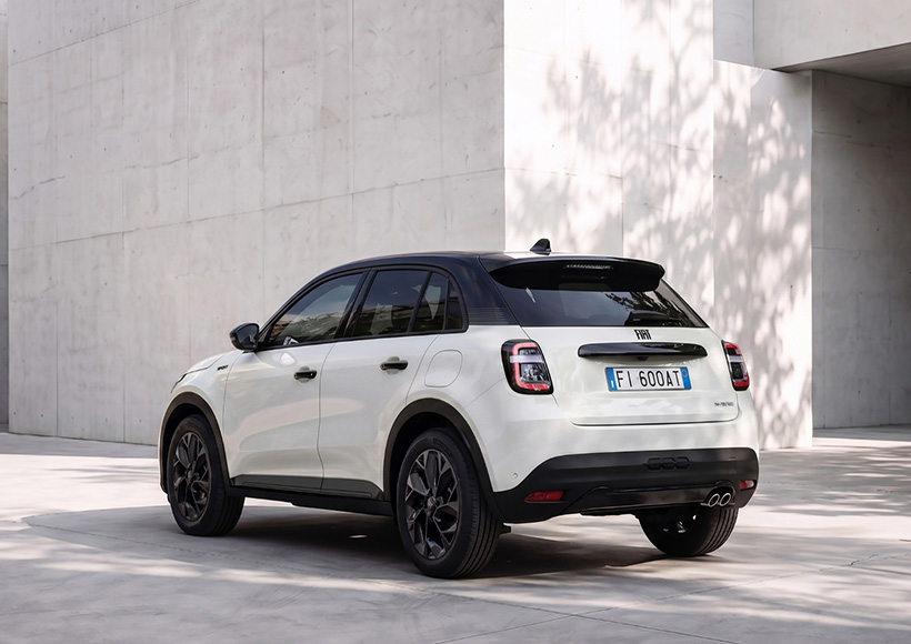 フィアットの人気コンパクトSUVに、80台限定の「600 Hybrid Sport」が