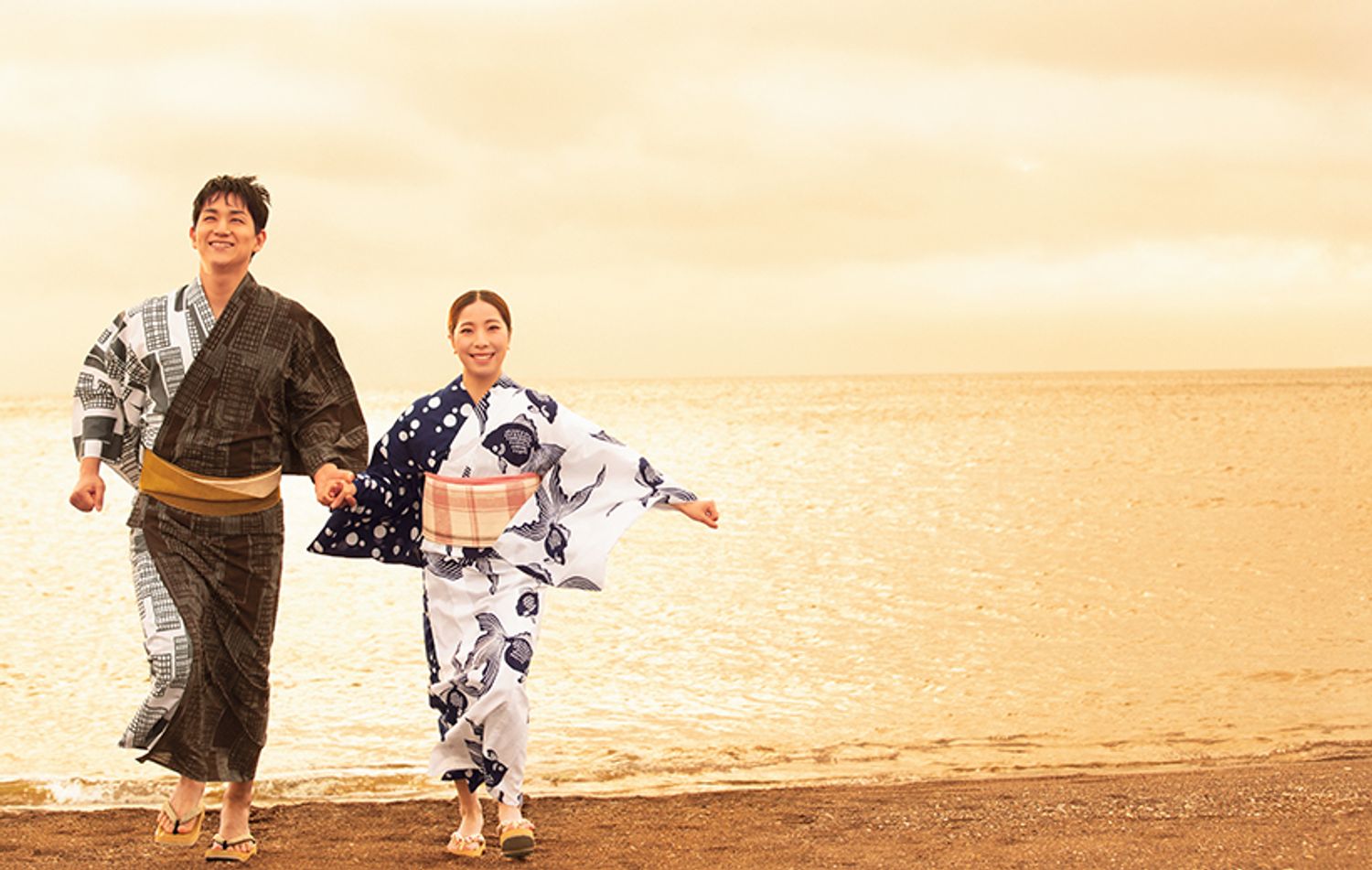 夏の一日を彩る片身替わりの贅沢ゆかた