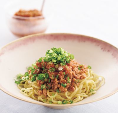 栗原心平さんによる野菜醬油麴のあえ麺