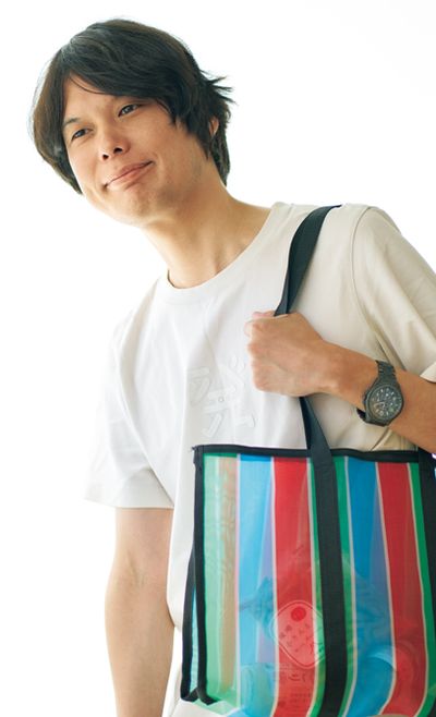 自身のオリジナルバッグに、セレクトした発酵食品を詰めて登場したヒラクさん。