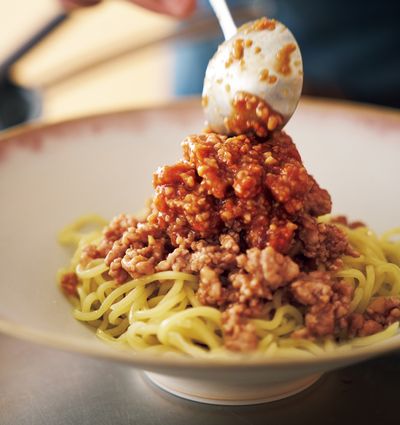 栗原心平さんによる野菜醬油麴のあえ麺