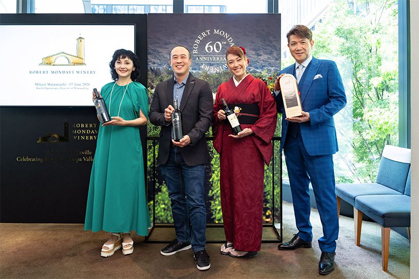 このランチ会にはワイン好きのセレブリティも参加。左から、俳優の南 果歩さん、醸造責任者のカーティス・オガサワラさん、映画コメンテーターのLiLiCoさん、俳優の別所哲也さん。