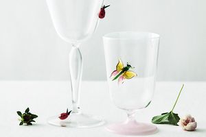 ディオールの新作ガラス食器は、北フランス「ミリーラフォレ」の庭園がモチーフに