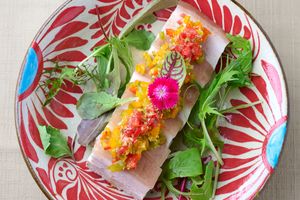 琉球薬膳の知恵で暑さを乗り切る！夏の献立に取り入れたい「塩ゆで豚野菜のせ」
